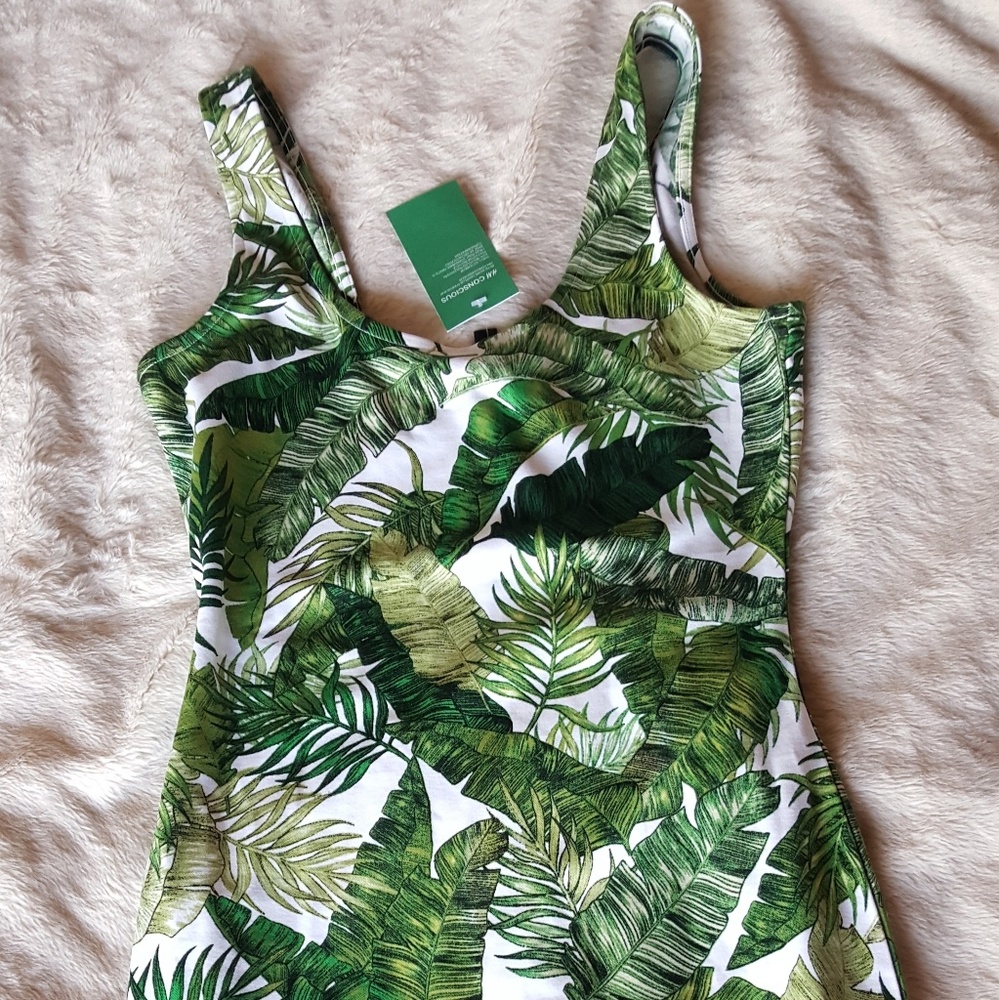 H&M sleeveless jersey dress with palm frond print